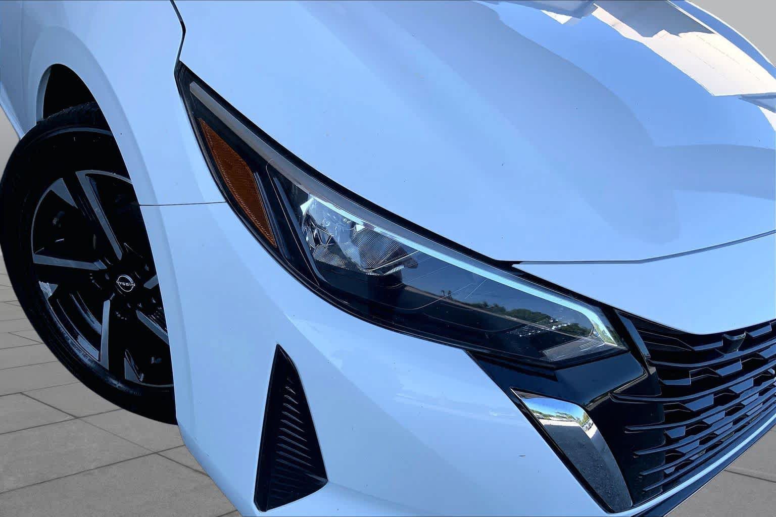 Used 2025 Nissan Sentra SV FWD image 28