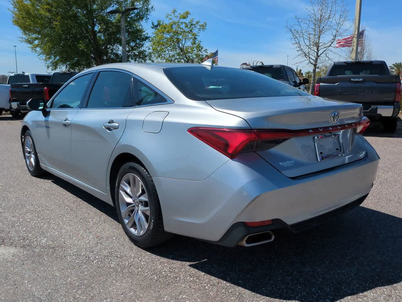 Used 2021 Toyota Avalon XLE FWD image 4