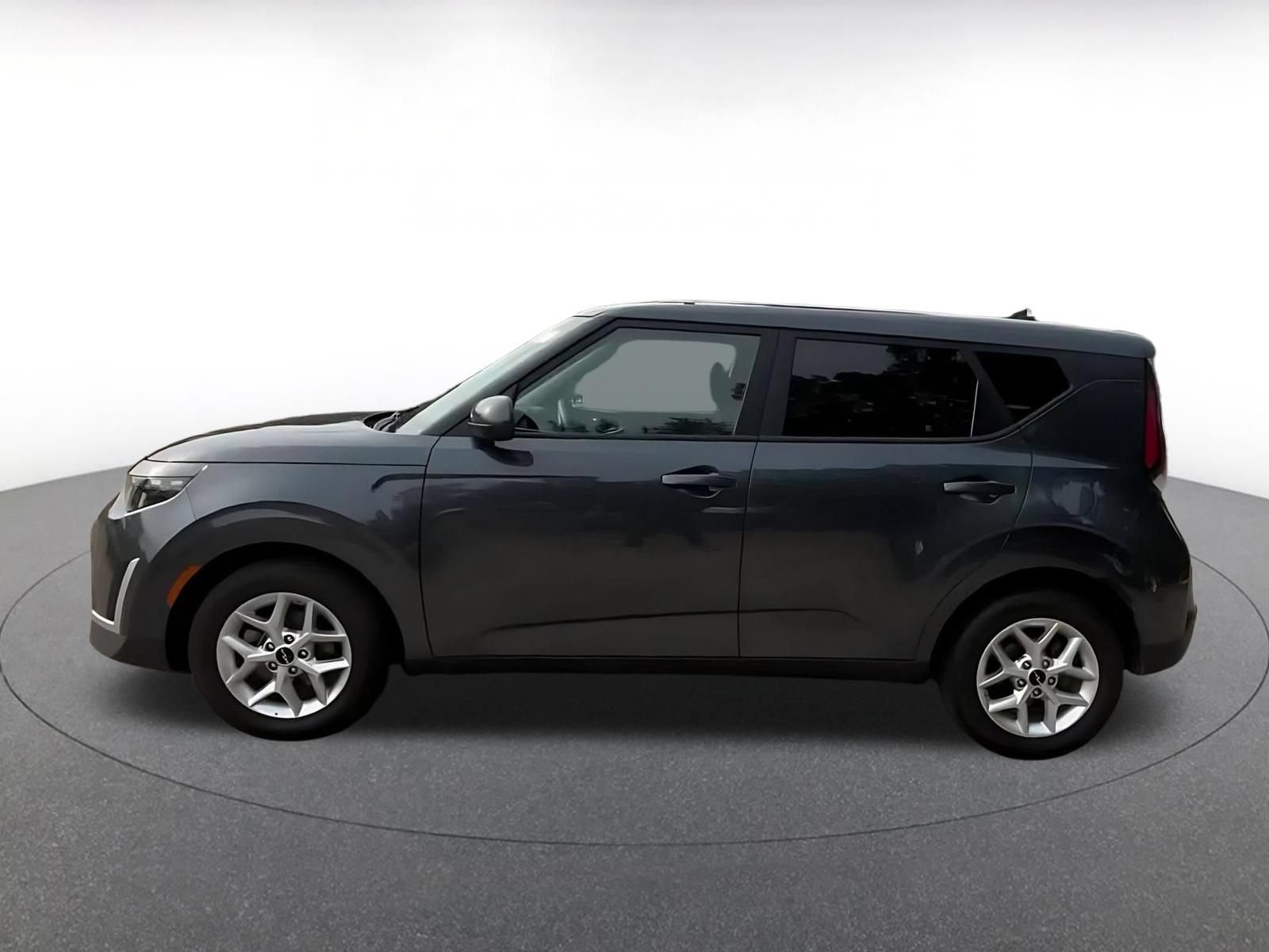 Used 2025 Kia Soul LX w/ LX Technology Package FWD image 9
