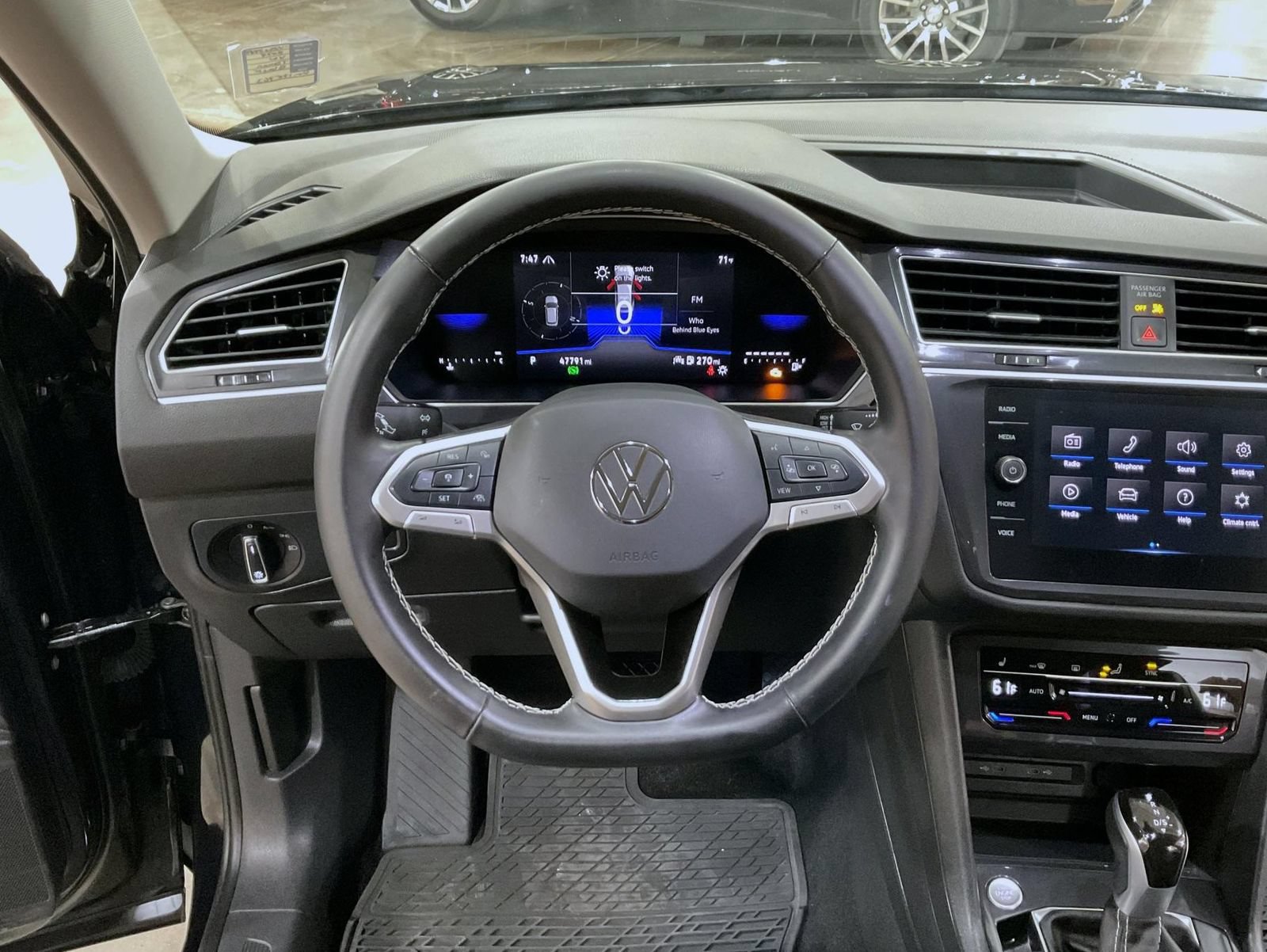 Used 2024 Volkswagen Tiguan SE AWD/4WD image 12