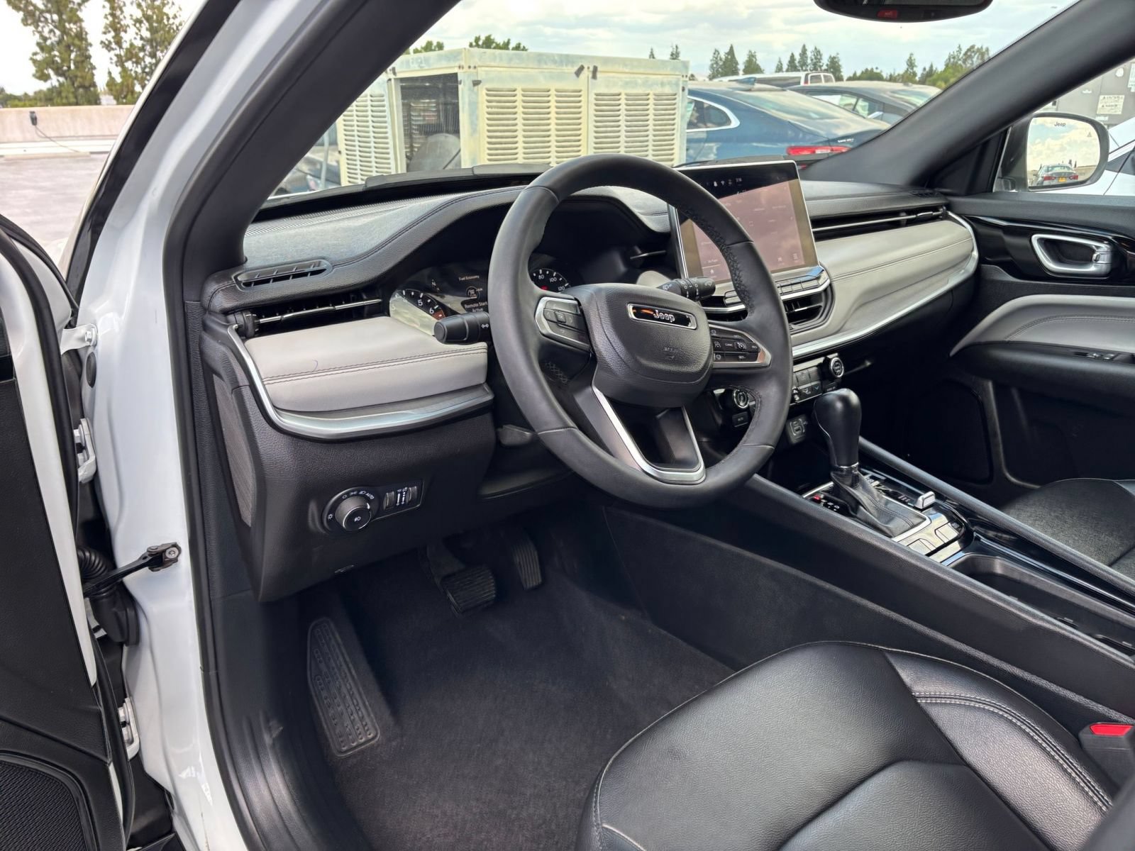 Used 2025 Jeep Compass Limited AWD/4WD image 35
