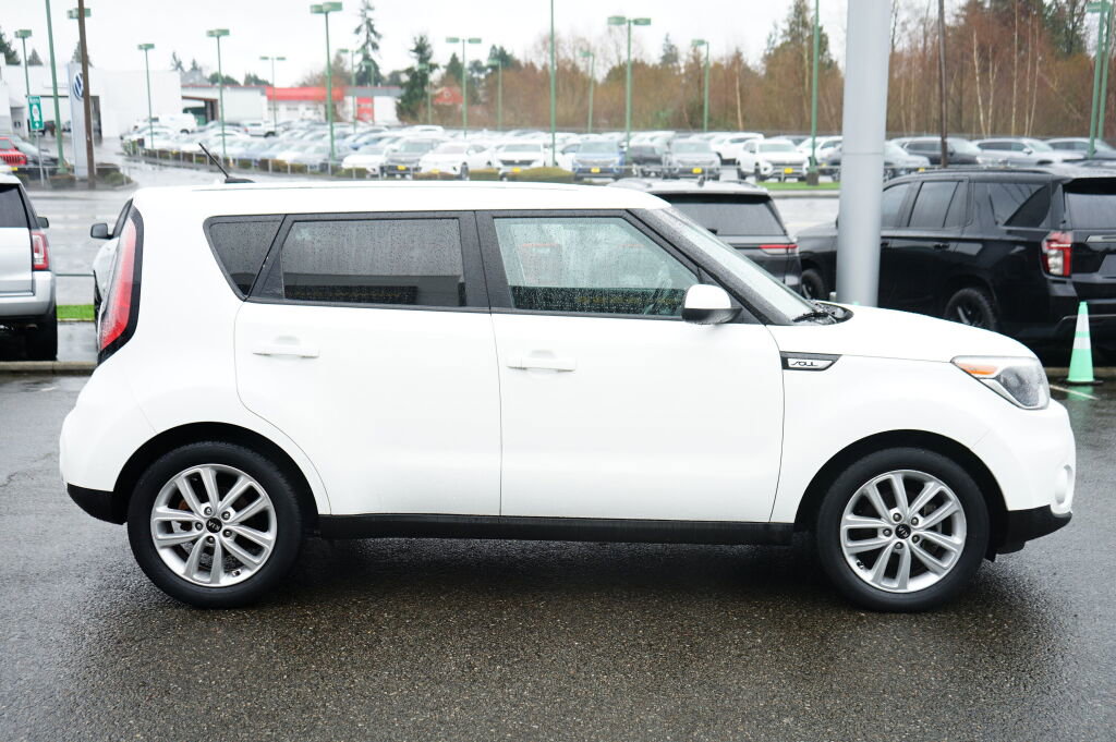 Used 2018 Kia Soul + image 6
