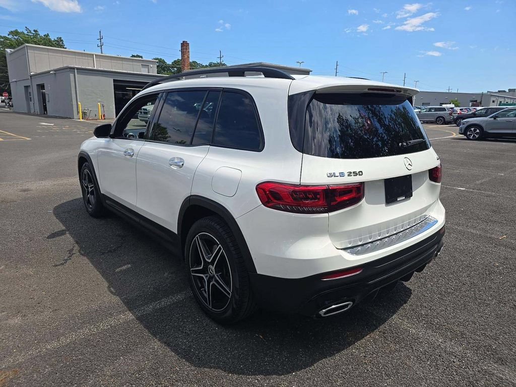 Used 2021 Mercedes-Benz GLB 250 4MATIC image 2
