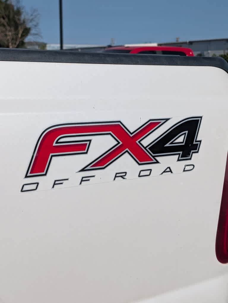 Used 2015 Ford F250 Lariat w/ Lariat Interior Package AWD/4WD image 11