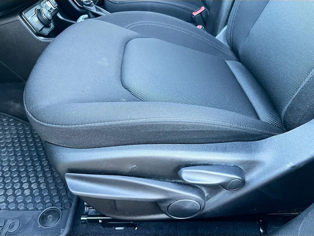 Used 2023 Jeep Renegade Latitude image 19