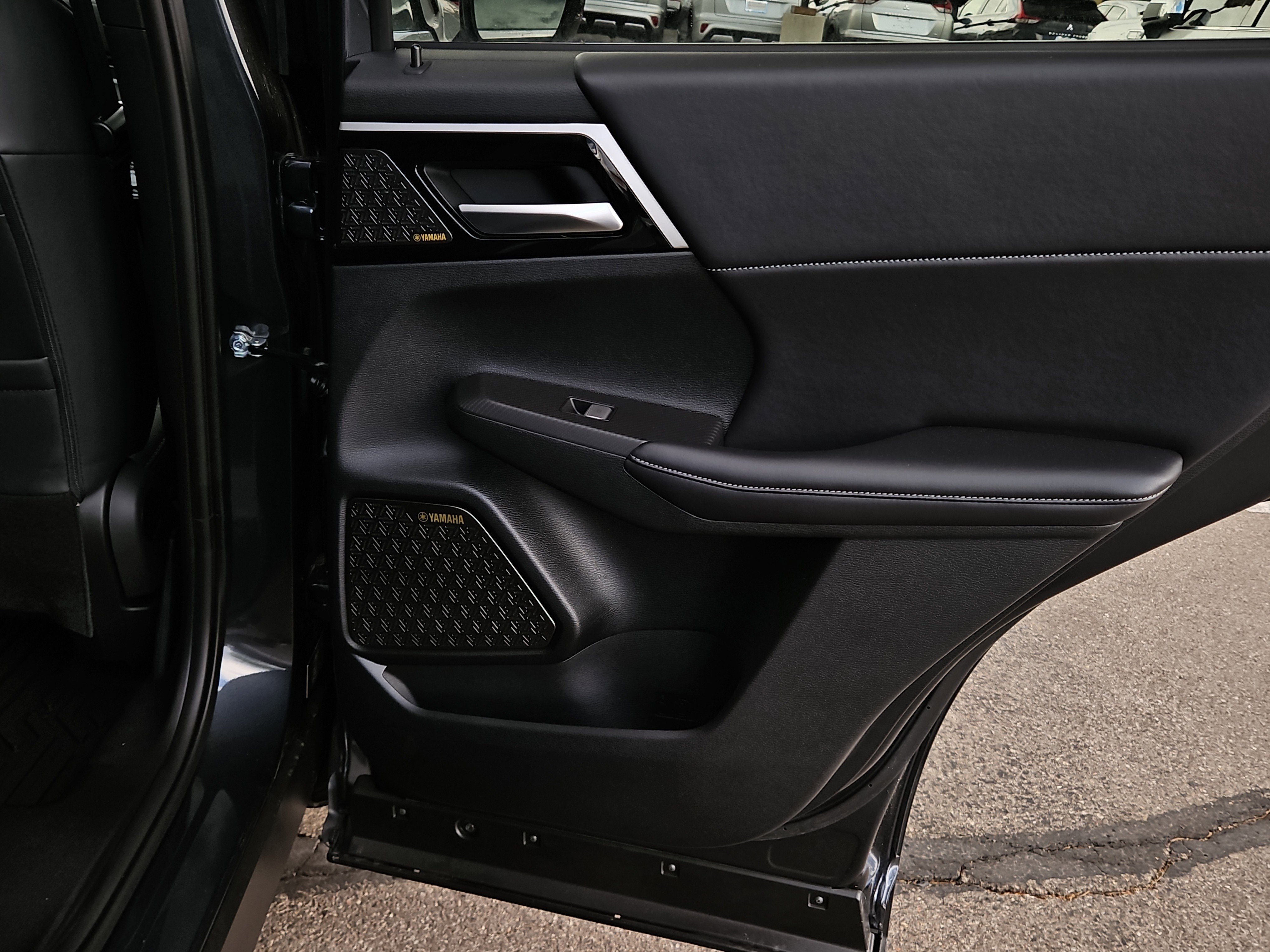 New 2025 Mitsubishi Outlander SE image 21
