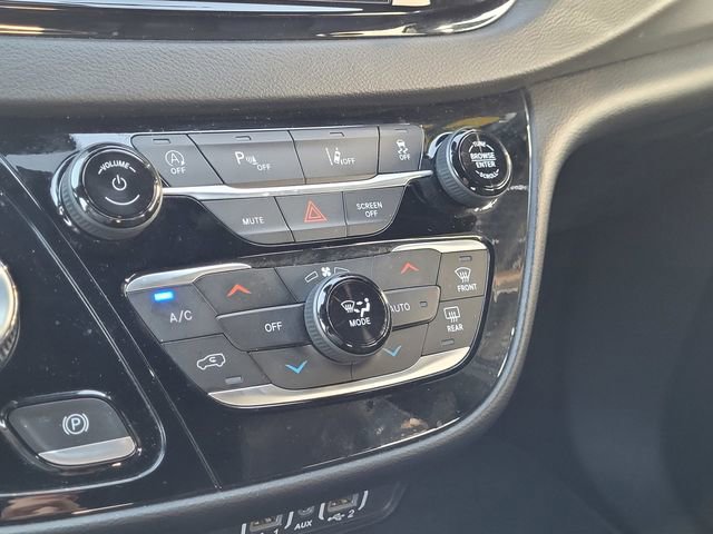 Certified 2025 Chrysler Pacifica Select image 11