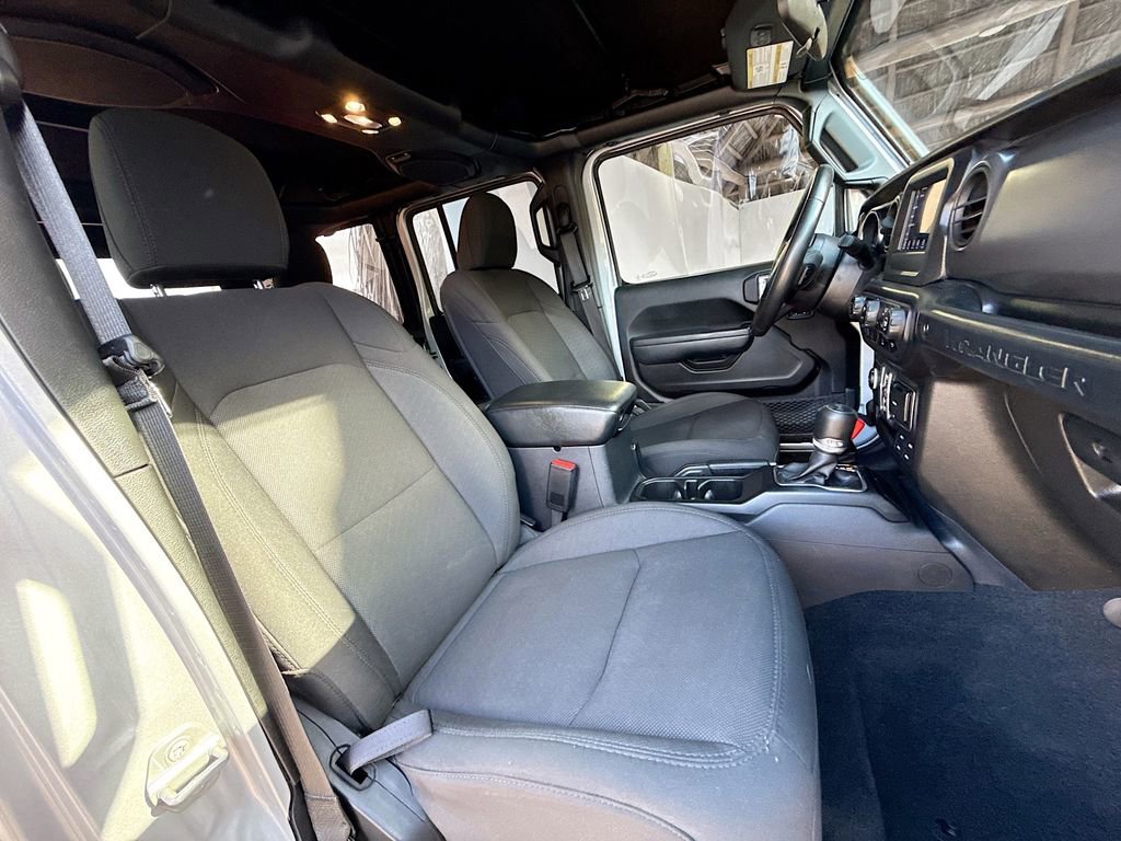 Used 2023 Jeep Wrangler Unlimited w/ Cold Weather Group image 31