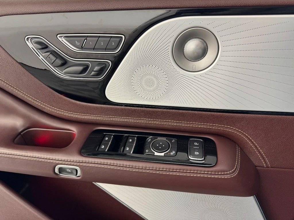 Used 2022 Lincoln Aviator Black Label w/ Dynamic Handling Package image 27