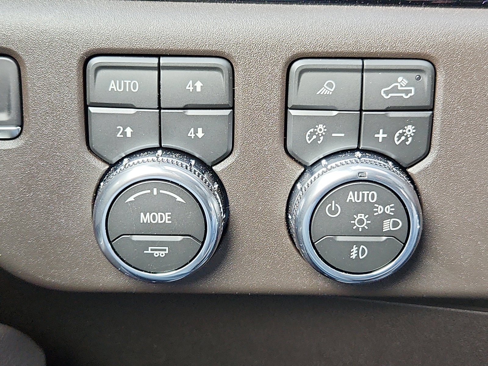 New 2026 GMC Sierra 1500 SLT image 13