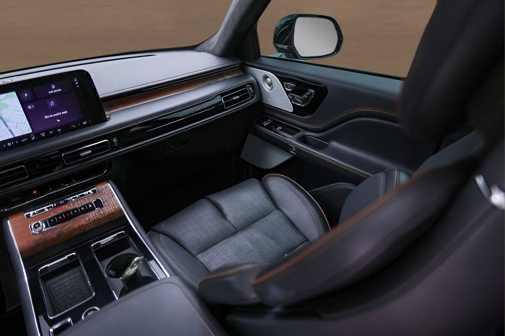 Used 2025 Lincoln Aviator Black Label image 30