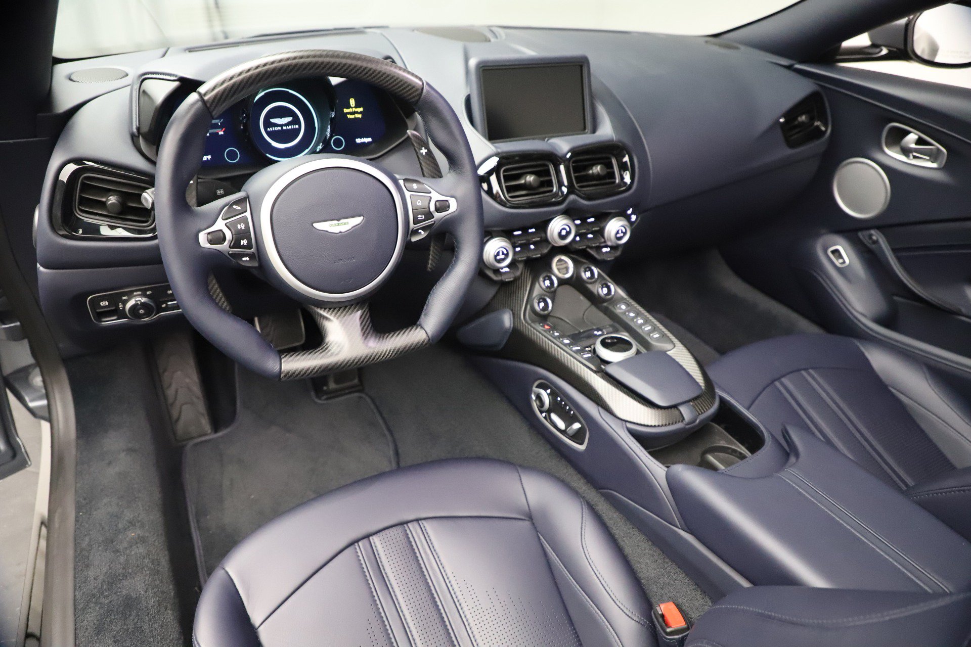 Used 2021 Aston Martin V8 Vantage Roadster RWD image 21