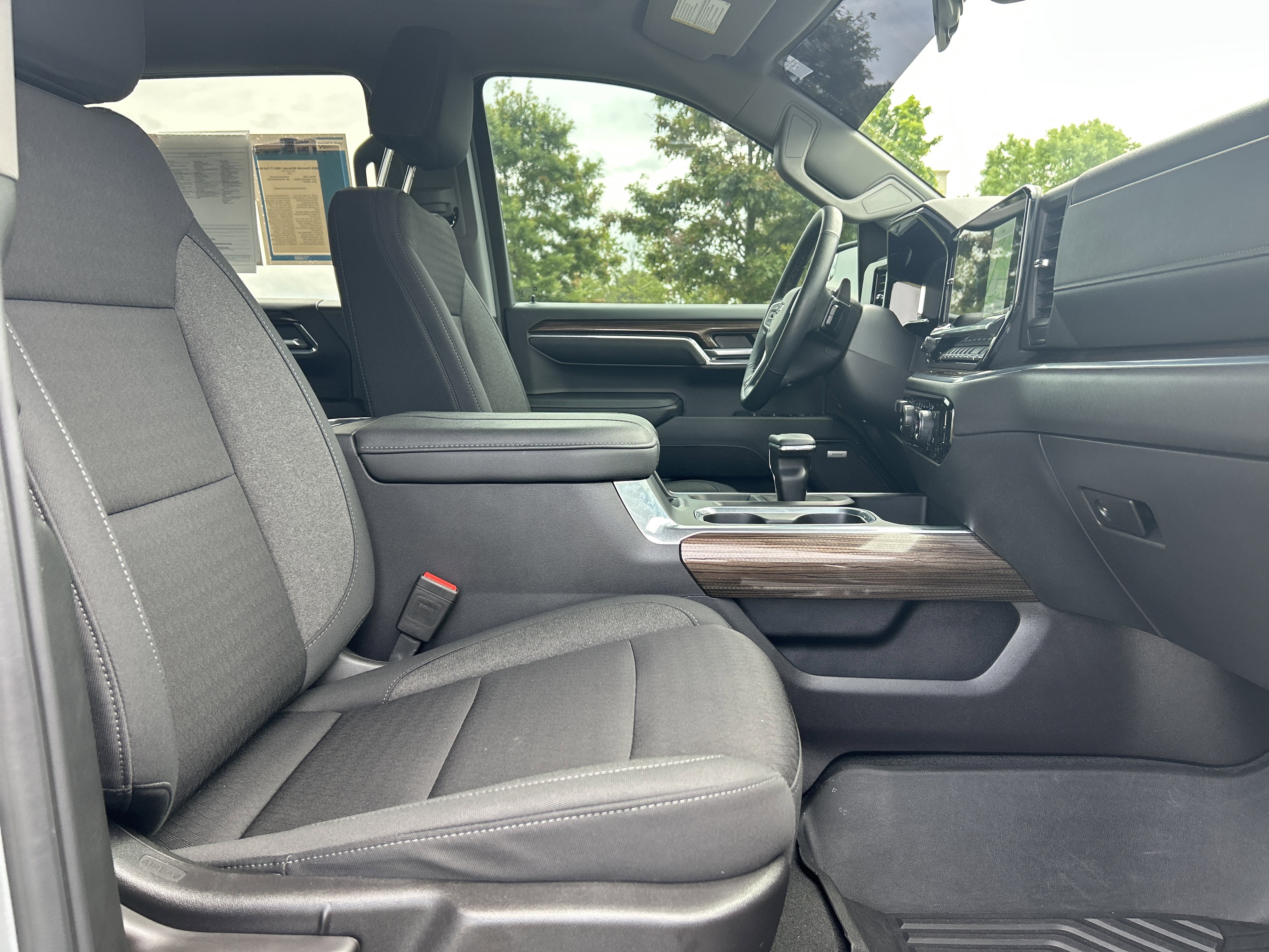 Used 2024 Chevrolet Silverado 1500 LT Trail Boss w/ Convenience Package II AWD/4WD image 31