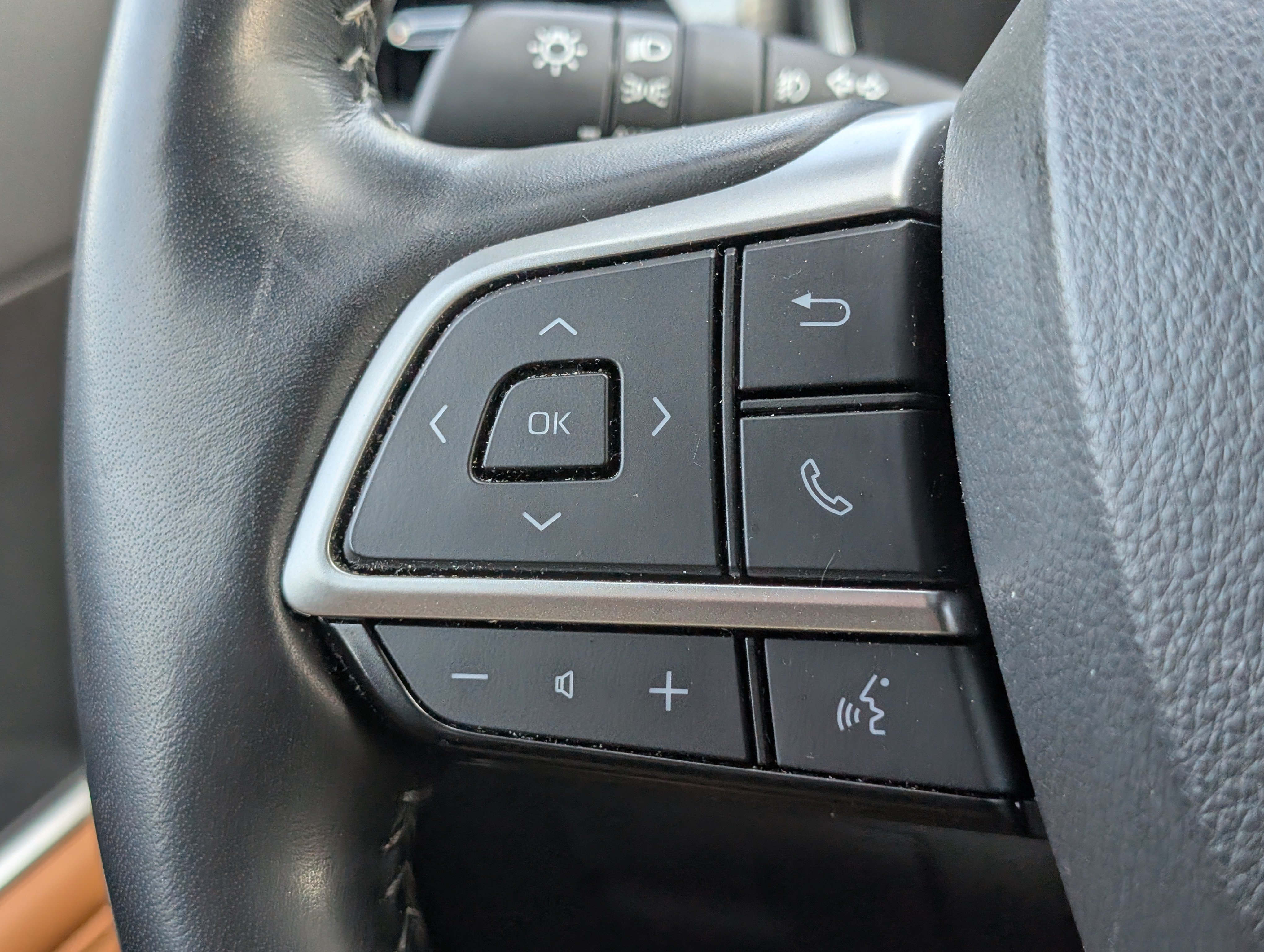 Used 2025 Toyota Highlander Platinum AWD/4WD image 25