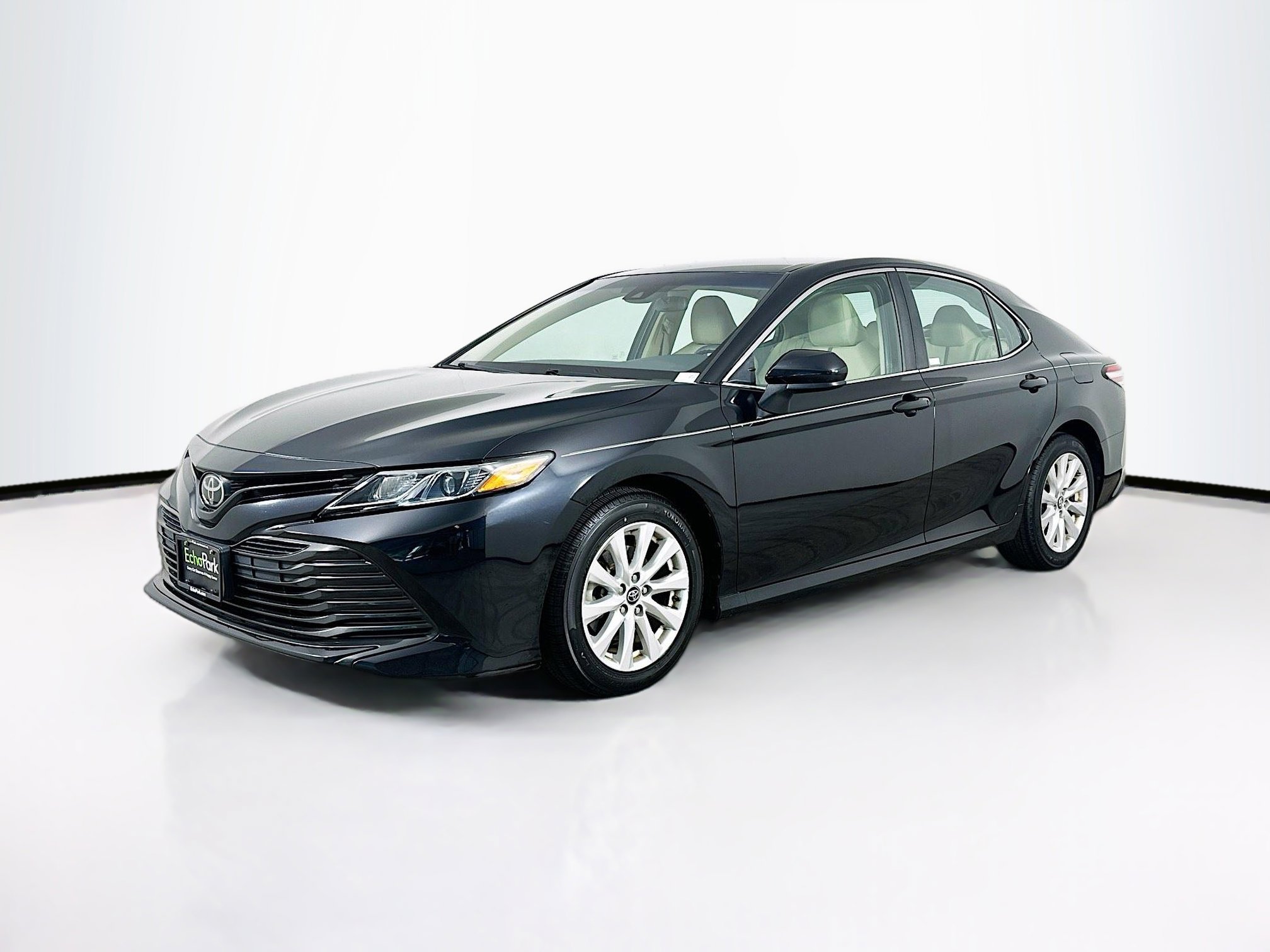 Used 2018 Toyota Camry LE FWD image 3