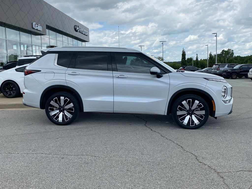 Used 2025 Mitsubishi Outlander SEL FWD image 9