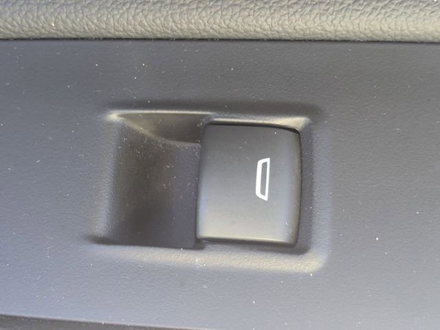 Used 2024 GMC Terrain SLE image 32