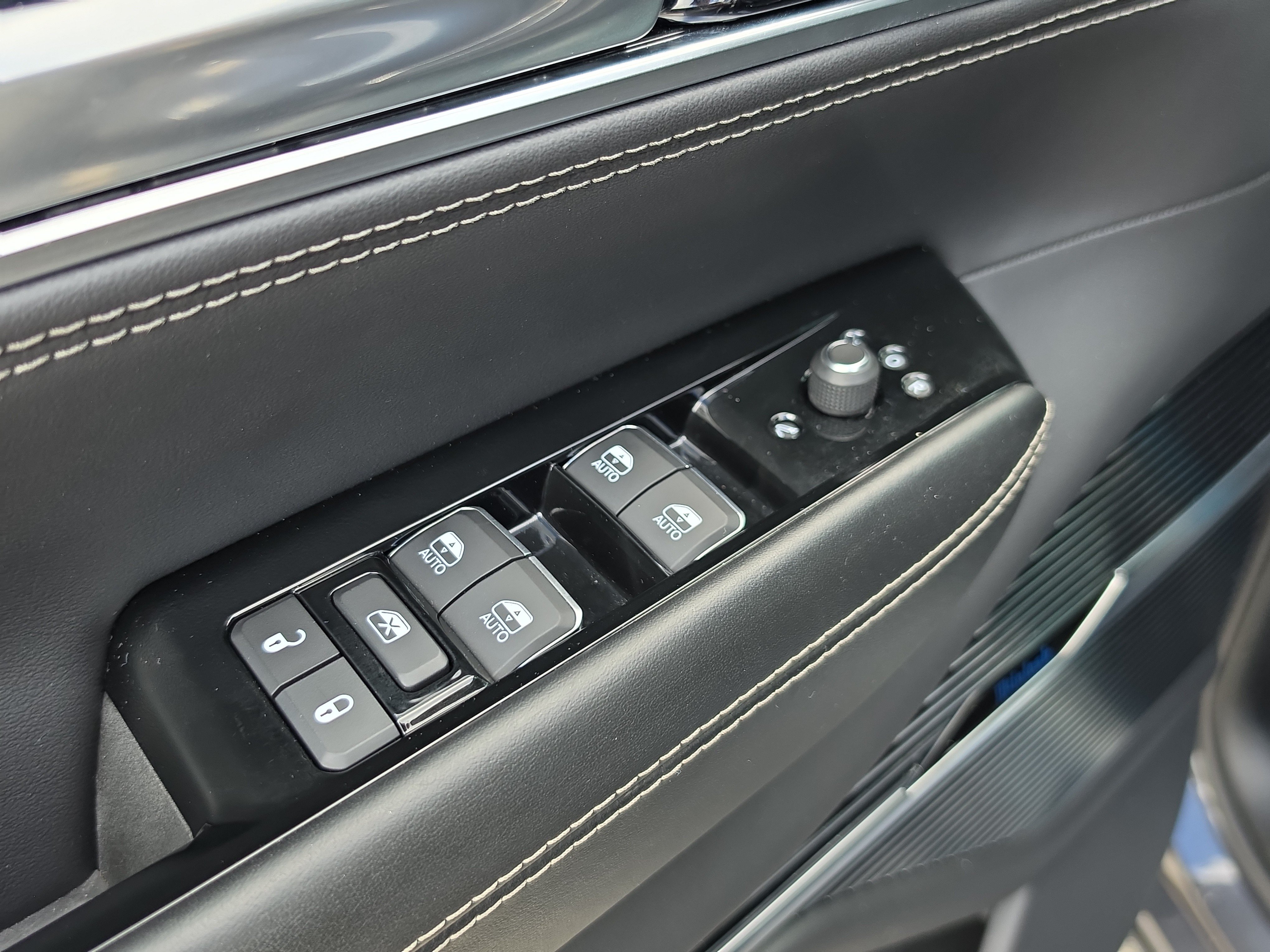 Used 2023 Jeep Grand Wagoneer Series II AWD/4WD image 21