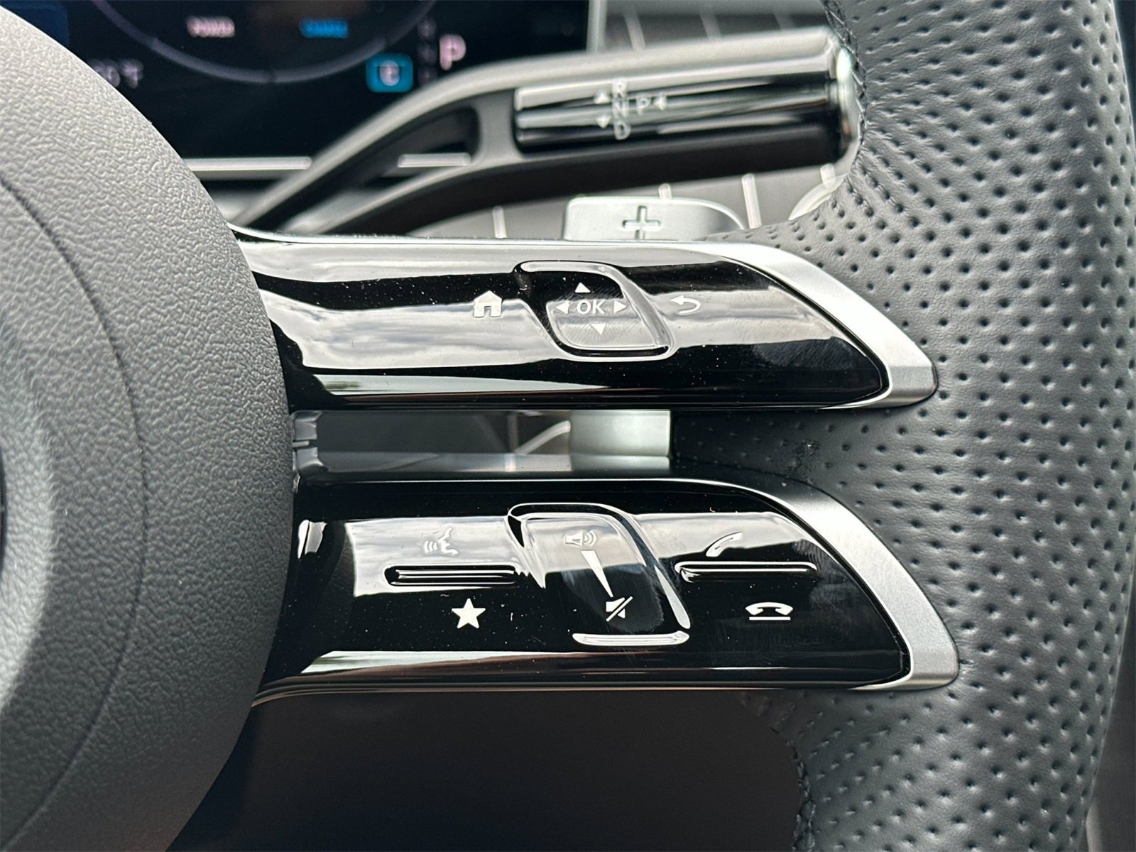 New 2025 Mercedes-Benz C 300 4MATIC Sedan image 28