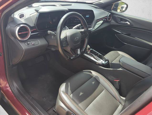 Used 2025 Chevrolet Trax RS w/ Sunroof Package FWD image 10