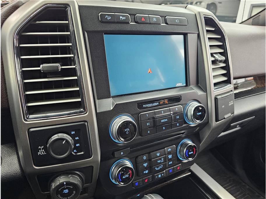 Used 2017 Ford F150 Platinum w/ Equipment Group 701A Luxury AWD/4WD image 18
