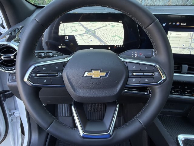 New 2027 Chevrolet Equinox LT w/ Convenience Package II FWD image 11