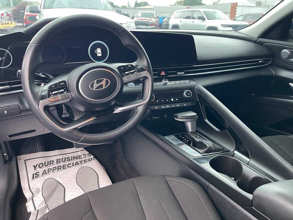 Used 2024 Hyundai Elantra SEL w/ Convenience Package FWD image 11
