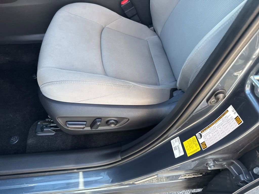 Used 2023 Toyota Venza LE image 19