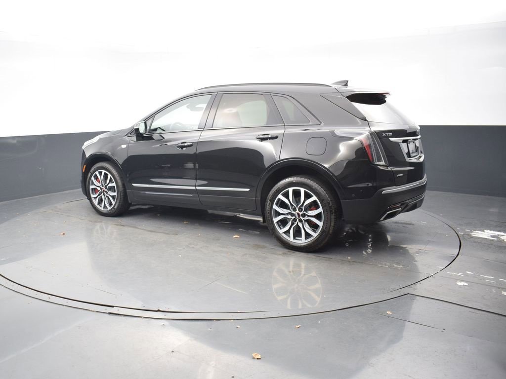 Certified 2024 Cadillac XT5 Sportv w/ LPO, Red Accent Package image 3
