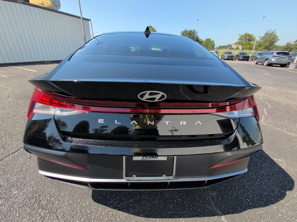 Certified 2024 Hyundai Elantra SEL w/ Convenience Package FWD image 14
