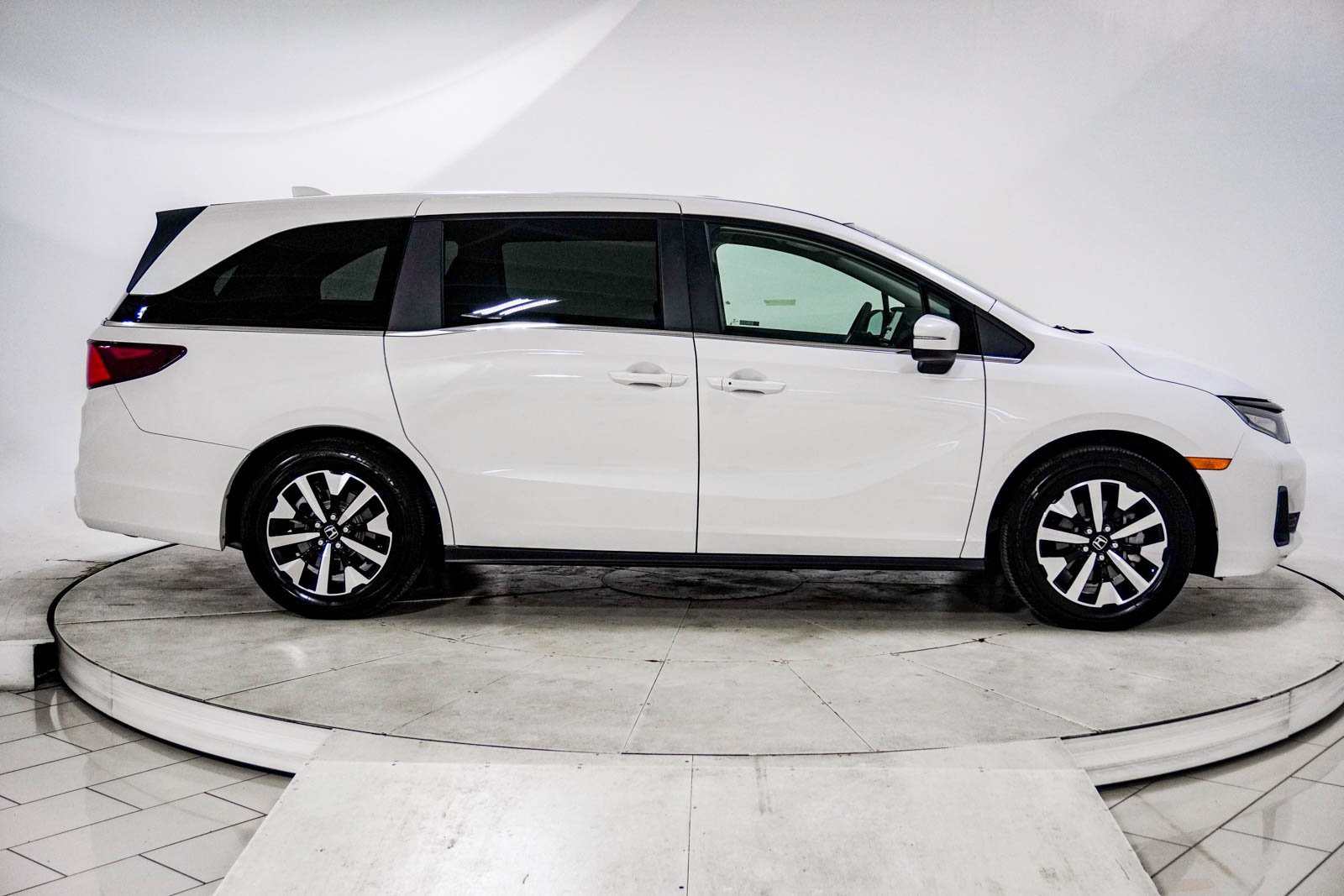 Certified 2026 Honda Odyssey EX-L image 12