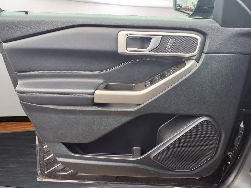 Used 2023 Ford Explorer XLT AWD/4WD image 15