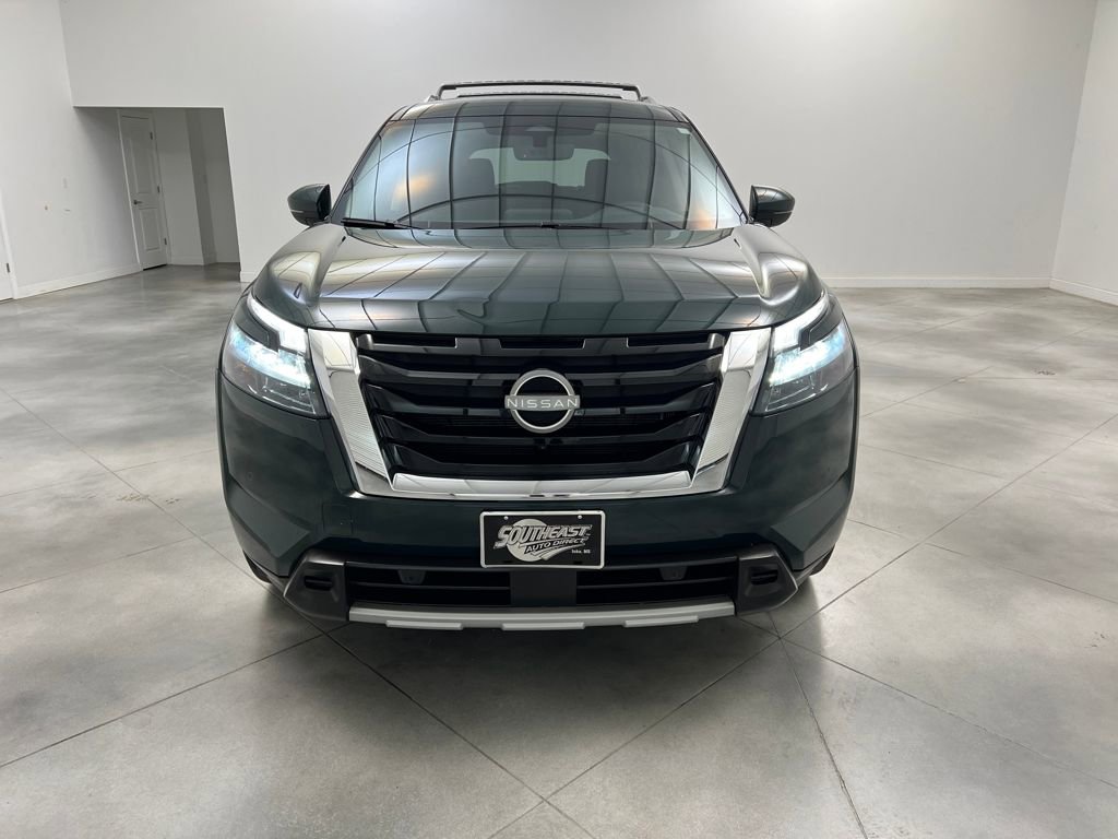 Used 2025 Nissan Pathfinder SL image 2