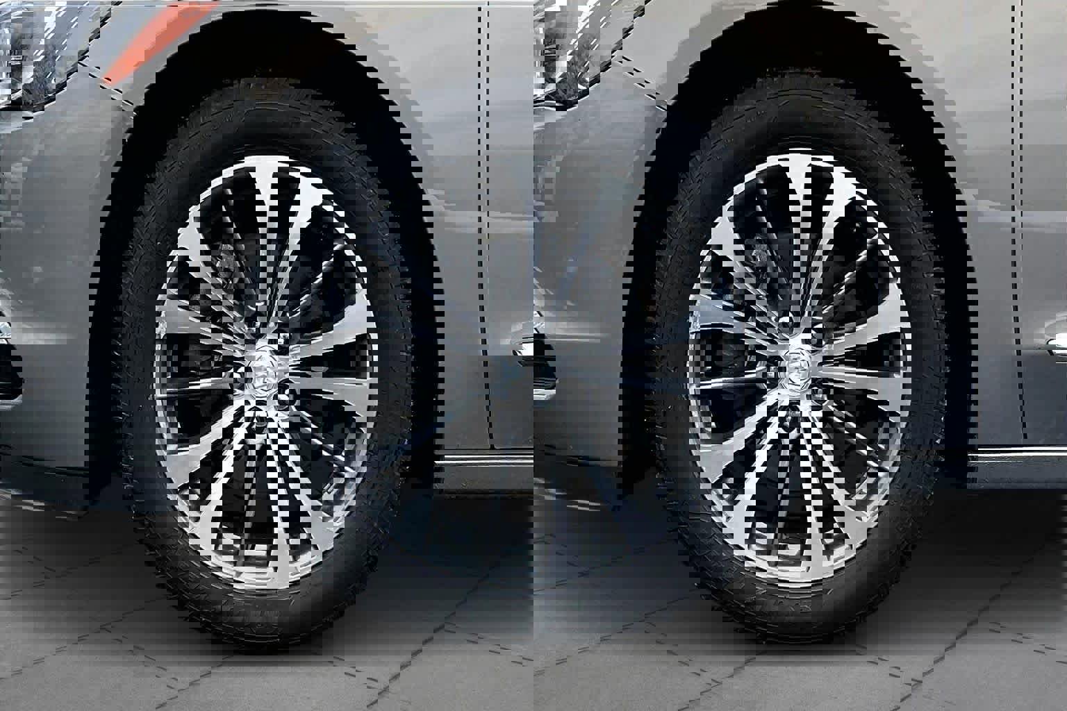 Used 2017 Buick LaCrosse Essence image 10