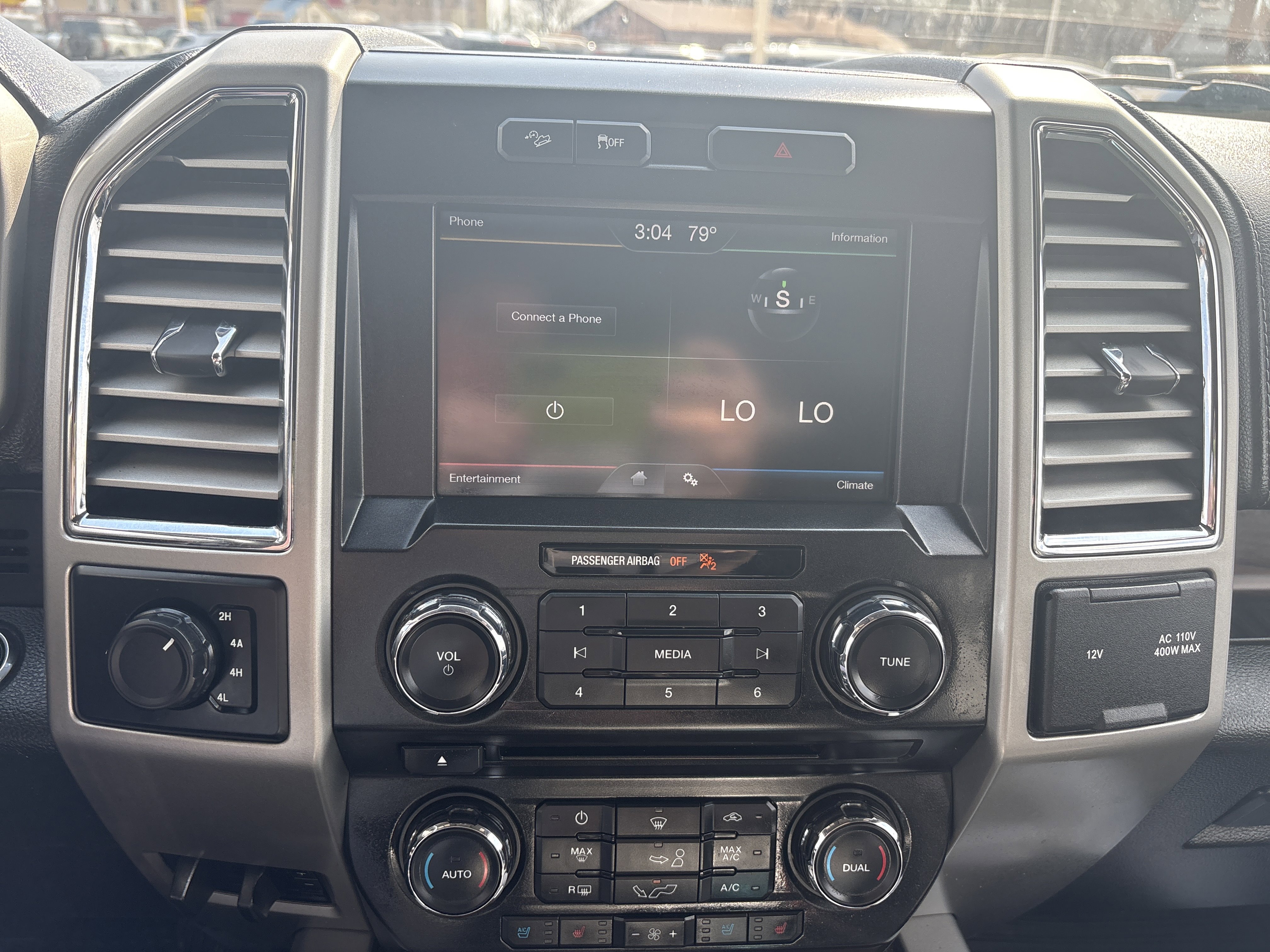 Used 2015 Ford F150 Lariat image 16