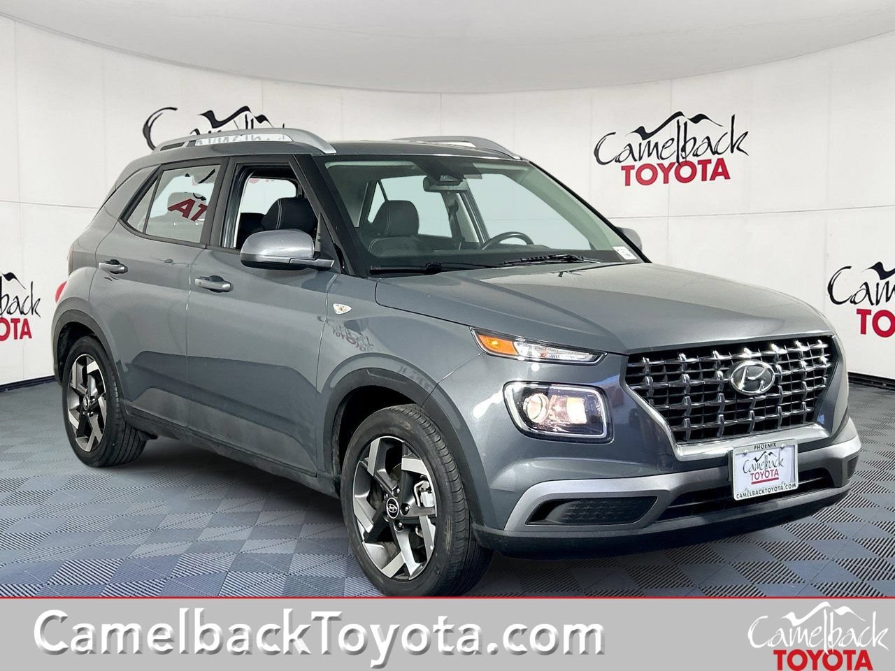 Used 2025 Hyundai Venue SEL FWD image 1