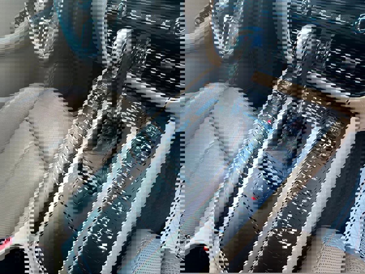 Used 2020 Porsche Macan image 17