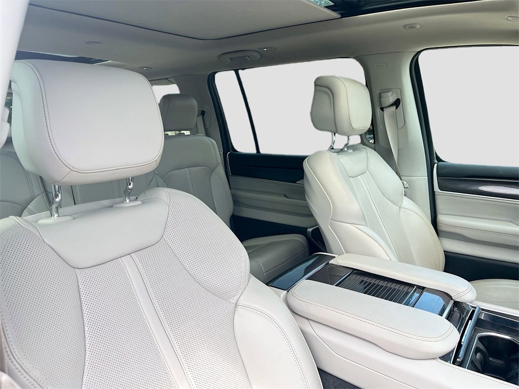 Used 2023 Jeep Wagoneer 4WD w/ Premium Group I image 31