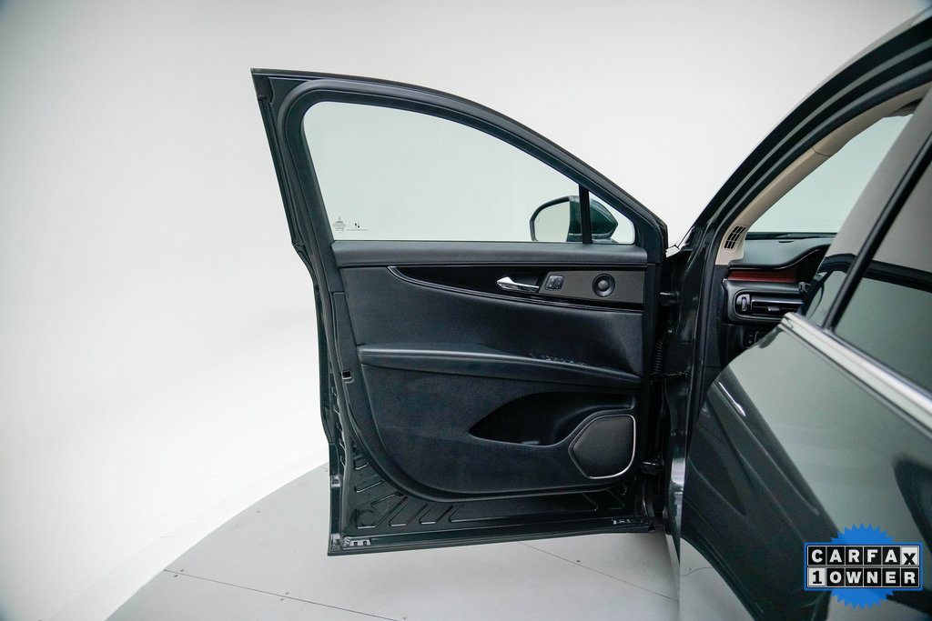 Used 2022 Lincoln Nautilus Reserve w/ Luxury Package image 4