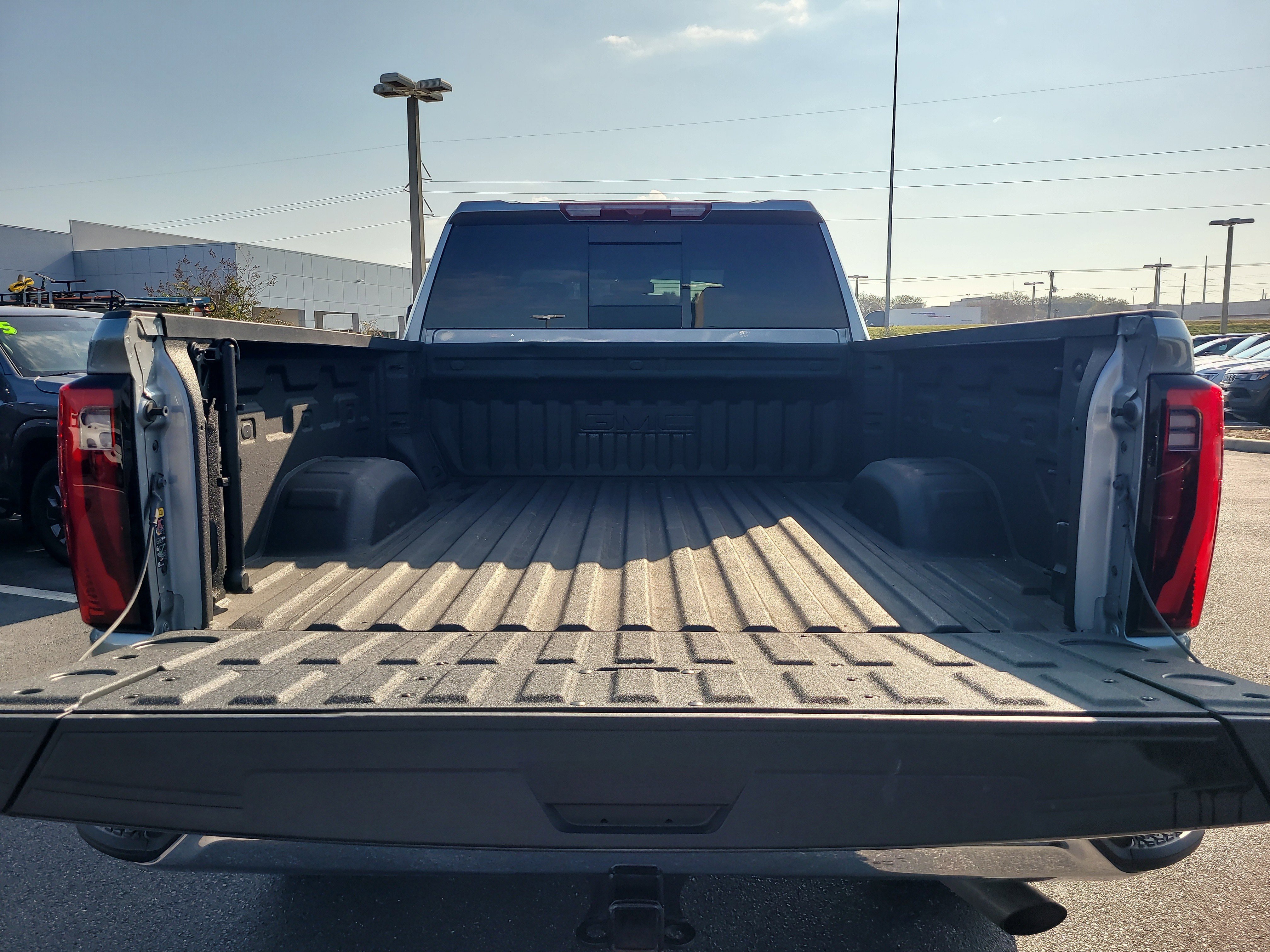 Used 2024 GMC Sierra 2500 SLT w/ SLT Premium Package image 6