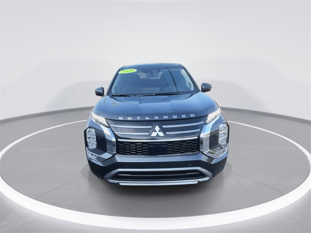 New 2025 Mitsubishi Outlander SE image 3