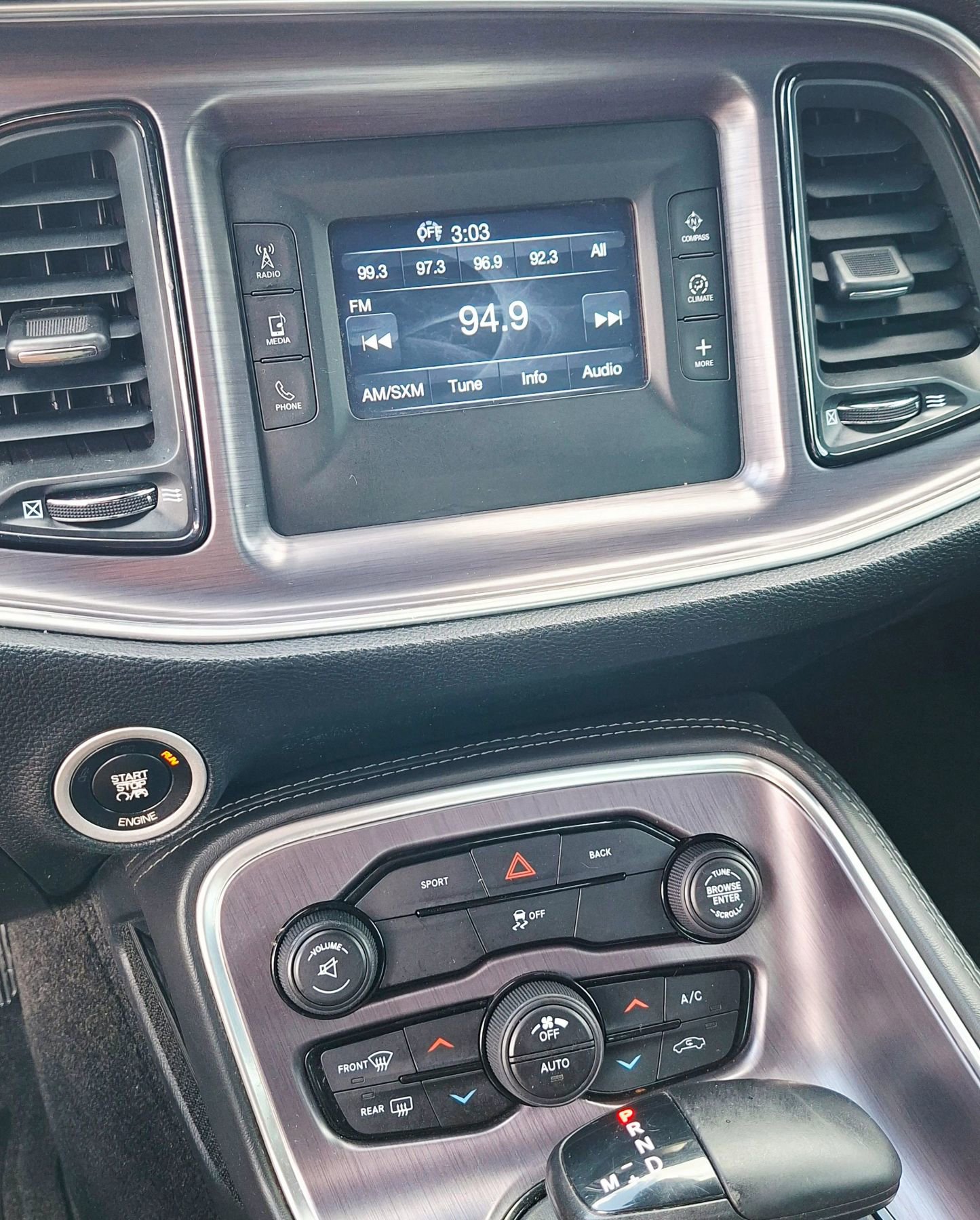 Used 2015 Dodge Challenger SXT image 12