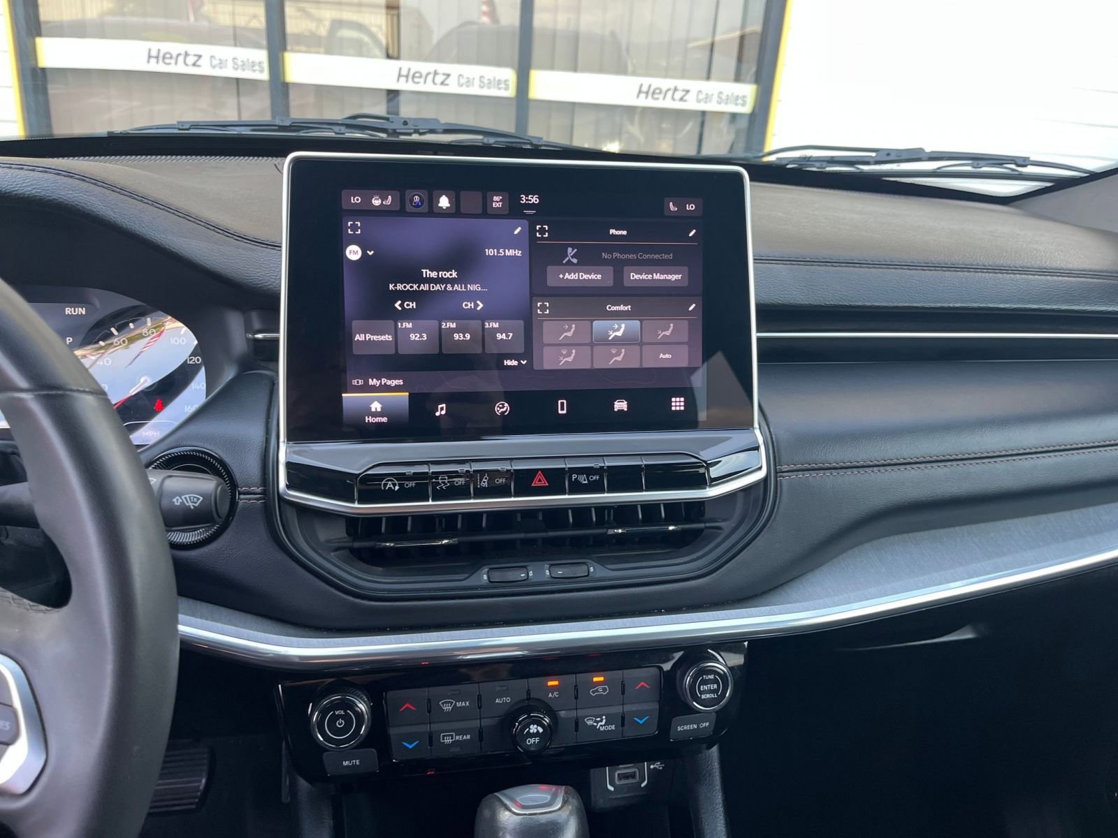 Used 2023 Jeep Compass Limited image 18