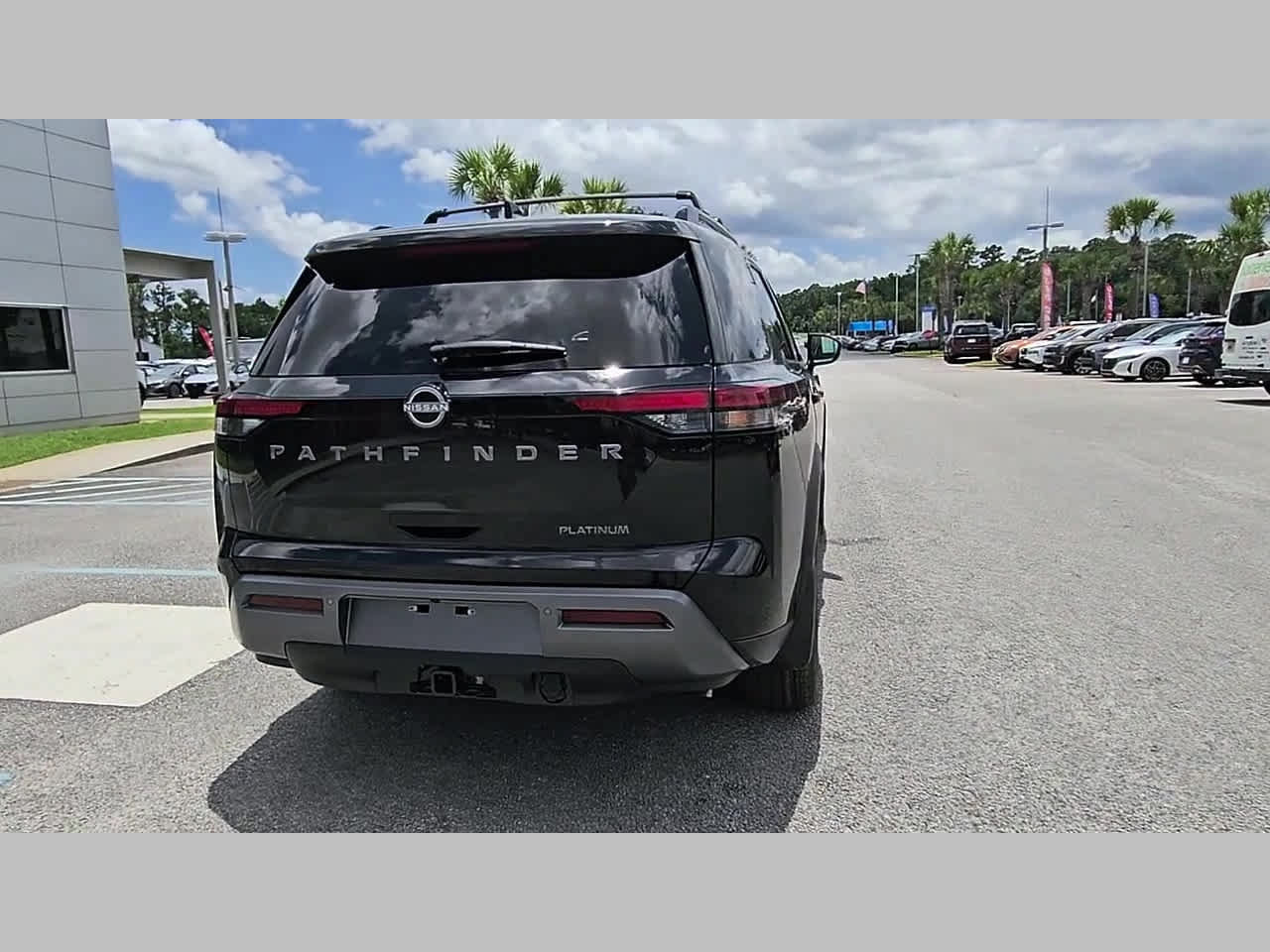 New 2026 Nissan Pathfinder Platinum FWD image 28