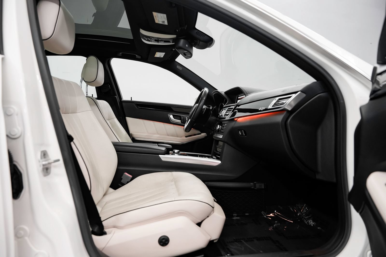 Used 2015 Mercedes-Benz E 400 Sedan image 25