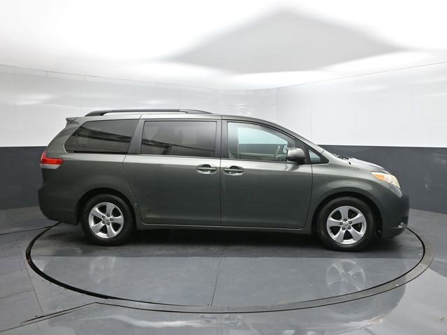 Used 2013 Toyota Sienna LE image 26
