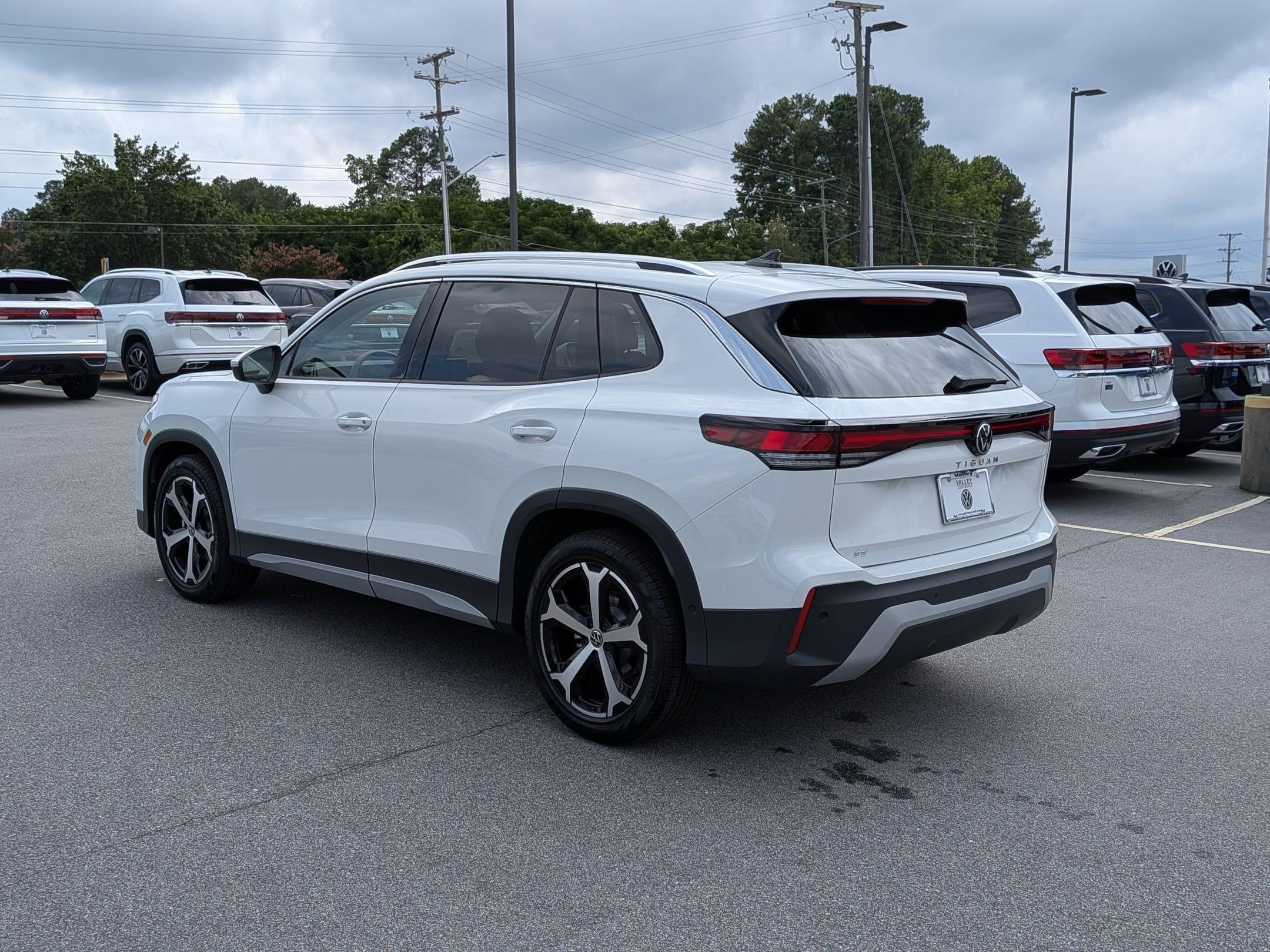 New 2026 Volkswagen Tiguan SE FWD image 5