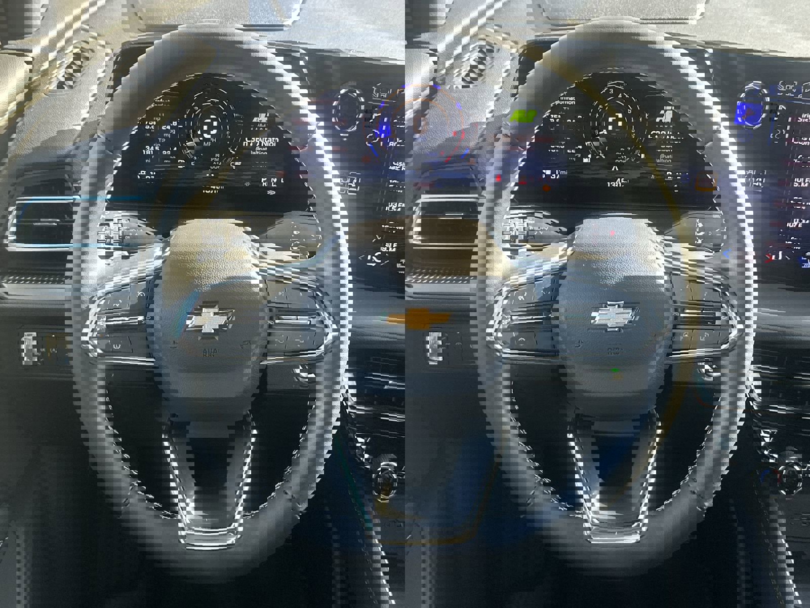 Used 2025 Chevrolet Traverse LT image 19