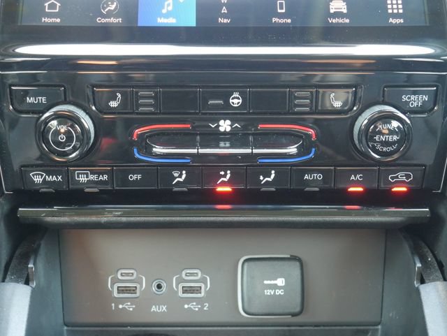 Used 2023 Jeep Grand Cherokee Limited w/ Black Appearance Package AWD/4WD image 23