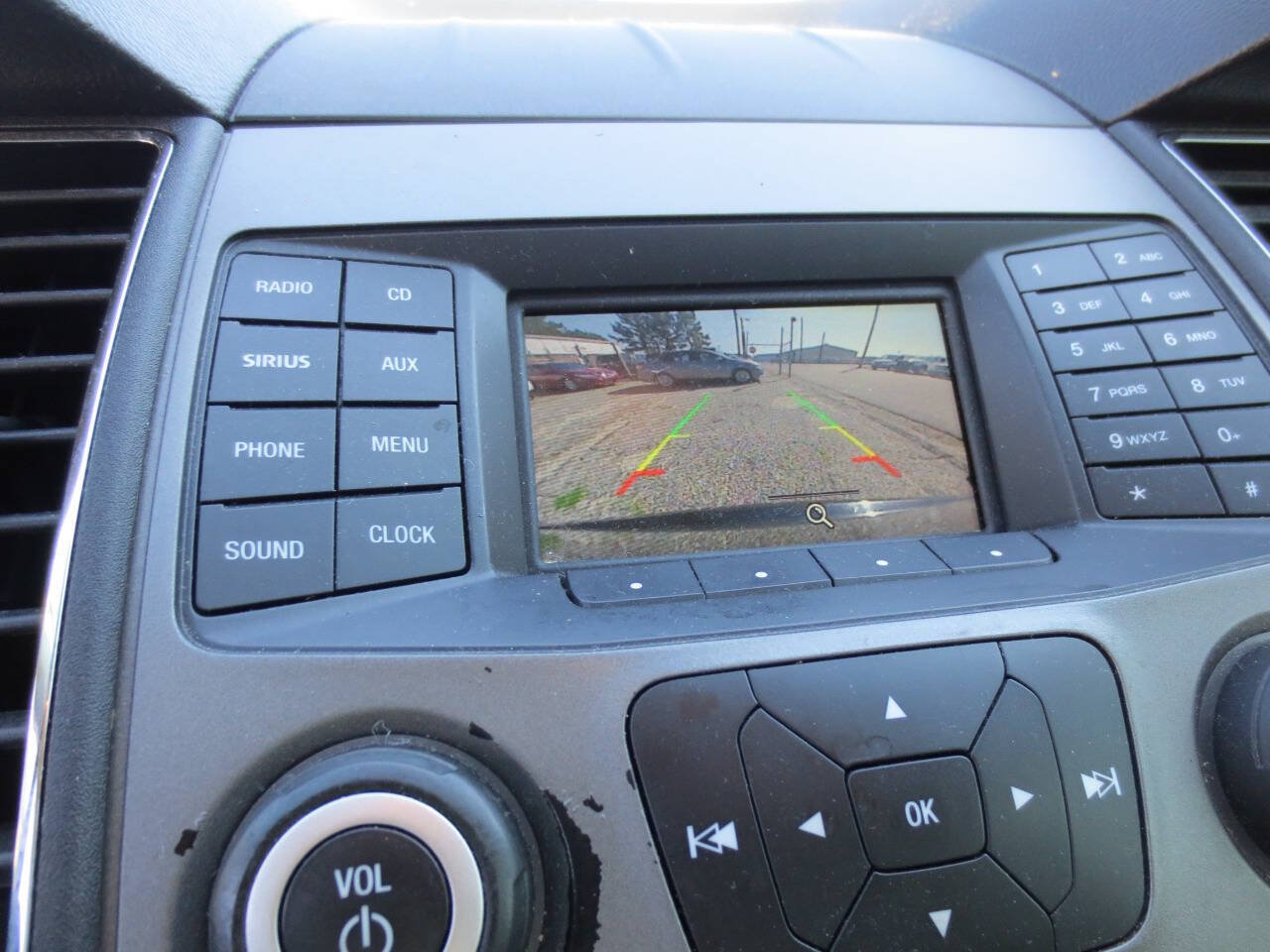 Used 2018 Ford Taurus SE FWD image 11